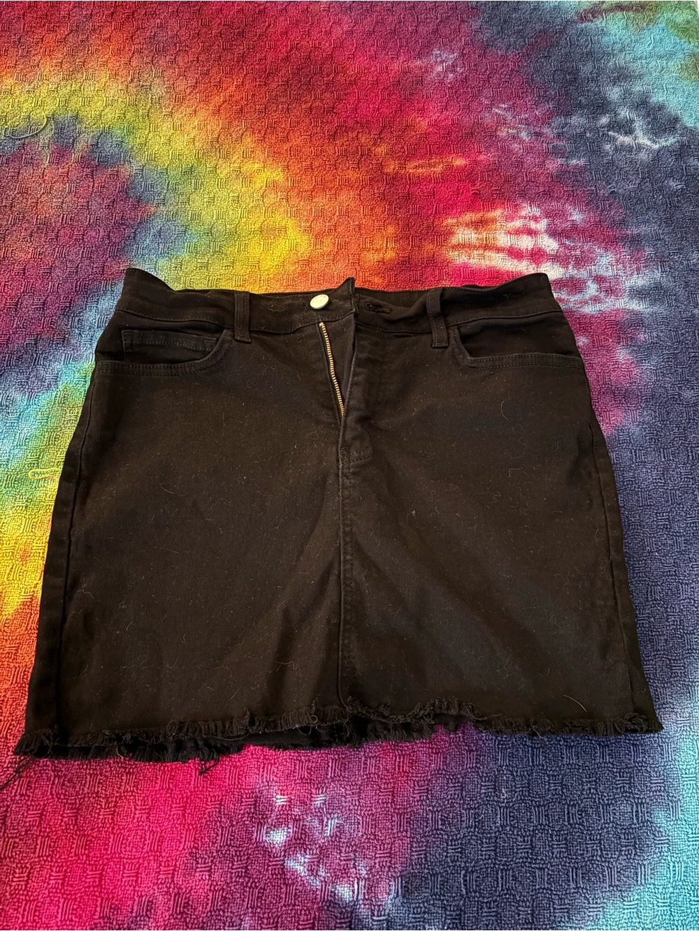 Black Frayed Hem Mini Skirt - Classic Casual Style